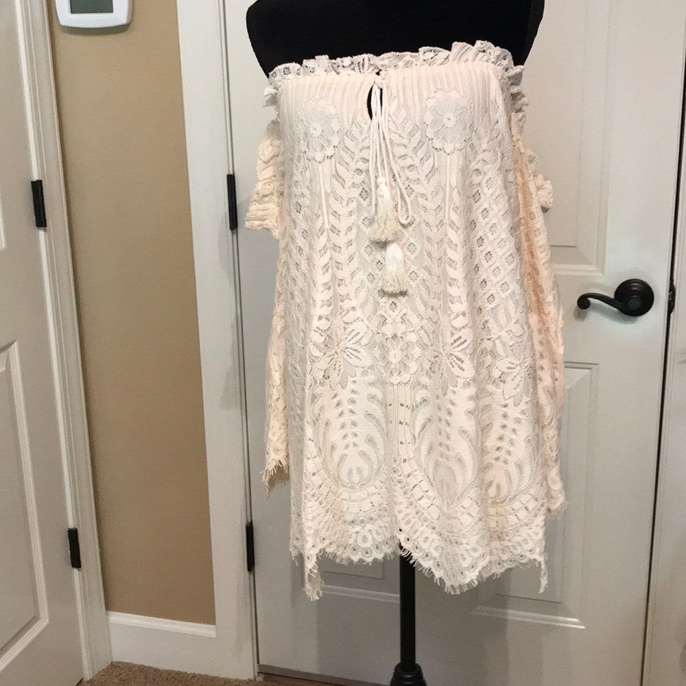 Red Carter Deidra off-the-shoulder Lace Dress - Picture 5 of 8